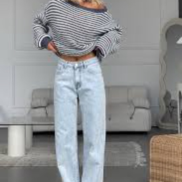 Meshki denim jeans straight leg slit at bottom size 8 like new condition - Picture 4 of 6